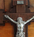 Cruz de Cristo en peltre y madera.